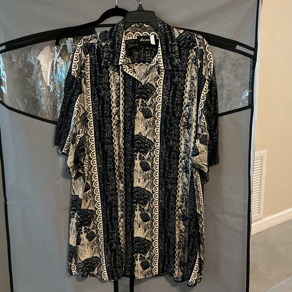 Avanti Men's Black and Cream Patterned Shirt